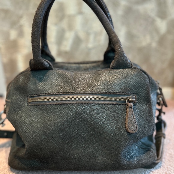 Liebeskind Berlin Satchel reflects the Zeitgeist yet remains timeless - Picture 4 of 6